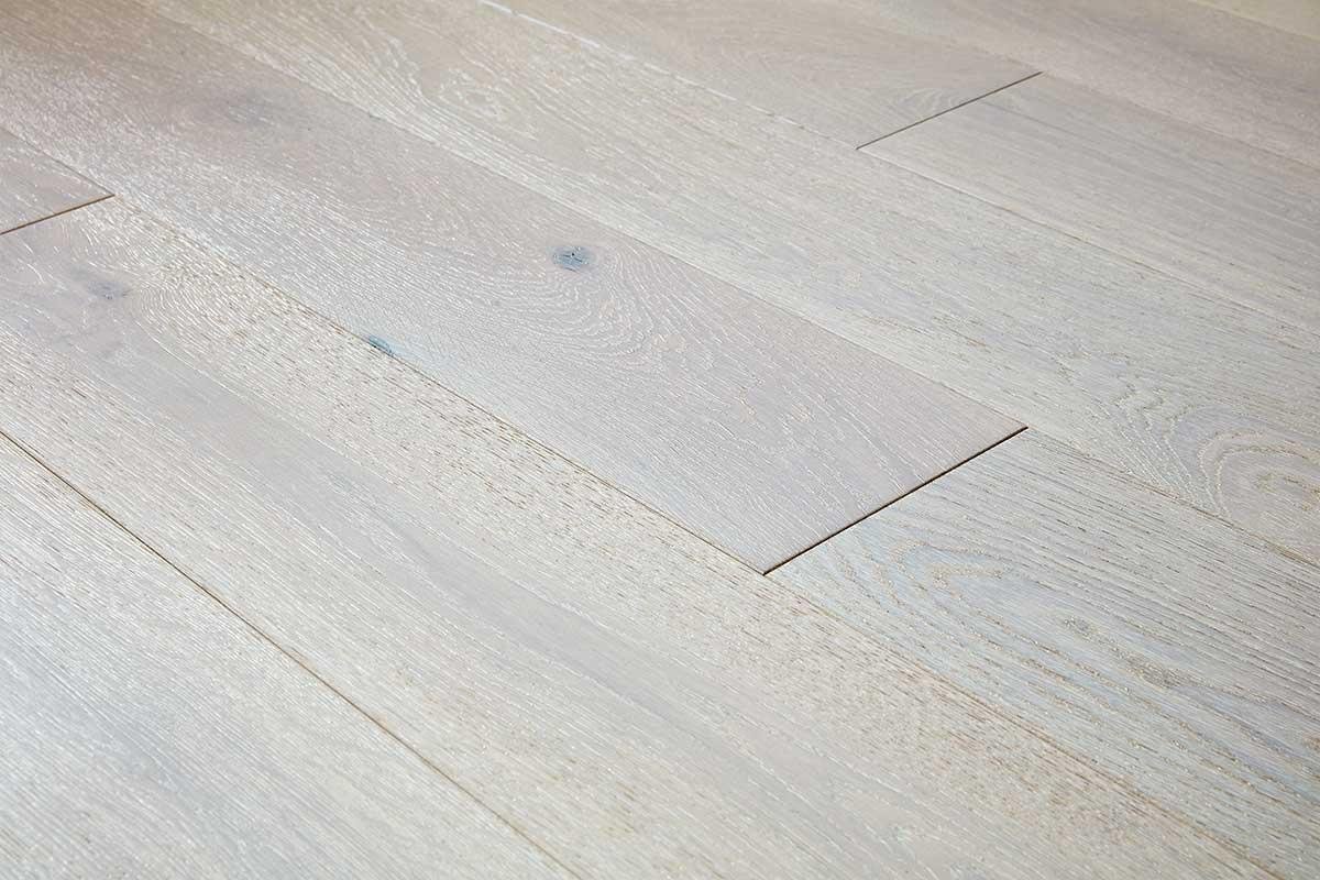 Galleria Professional Engineered European Rustic Oak Flooring 20mm x 190mm Winter Dawn Lacquered - Image 3